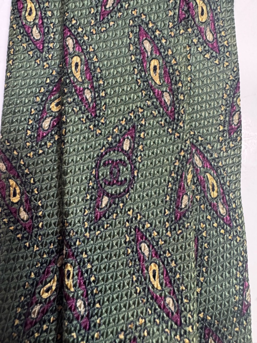 Chanel Men's Green Patterned Paisley Silk Tie - Picture 3 of 6